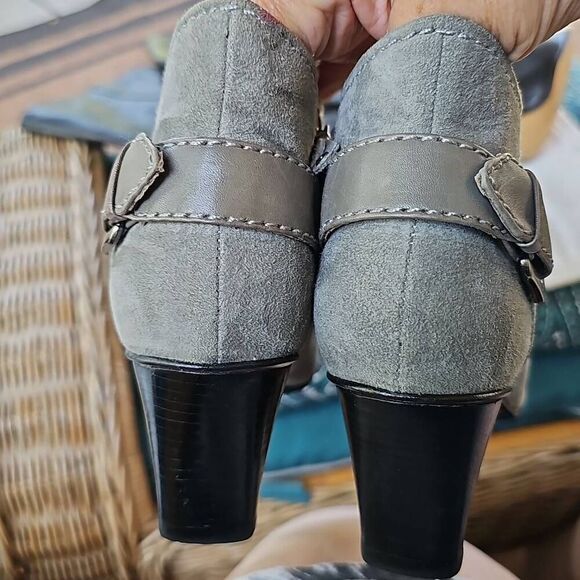 Cole Haan Gray Suede Buckle Zip Heels Booties Size 6B narrow - Picture 10 of 15